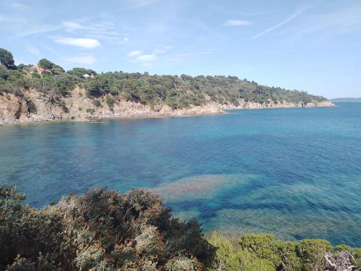 Gîte pour 4 personnes, avec terrasse, animaux acceptés dans Plage de la Madrague (Giens) - 3