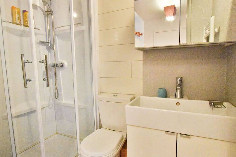Entire apartment, Cozy Apartment Near Ski Lifts and Hiking Trails in Bernex in Bernex, Thonon-les-Bains region