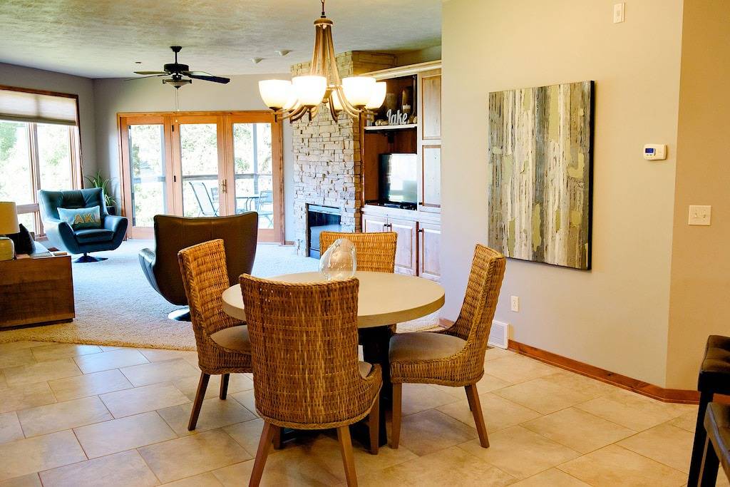 Ganze Wohnung, Geräumige 3-Bett / 2 Bad Eigentumswohnung in der Nähe von Bridges Bay Annehmlichkeiten in Dickinson County