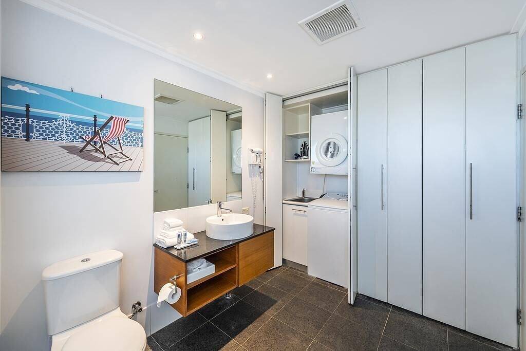 Ganze Wohnung, Stunning 270 degrees view of the Ocean, Beach & Marina Views in Mandurah, Western Australia