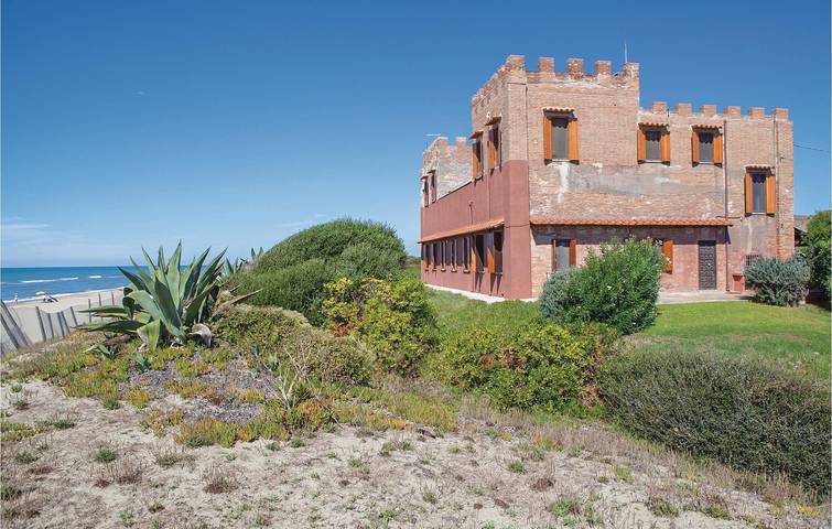 Casa vacanza per 14 persone, con Terrazza a Pomezia