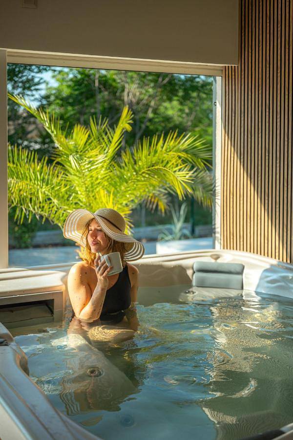 Ferienwohnung für 2 Personen, mit Sauna und Pool sowie Garten und Whirlpool - 1