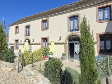 Gîte pour 12 personnes, avec terrasse à Mareil-le-Guyon