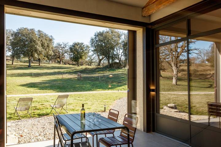Gîte pour 2 personnes, avec jardin ainsi que piscine et terrasse