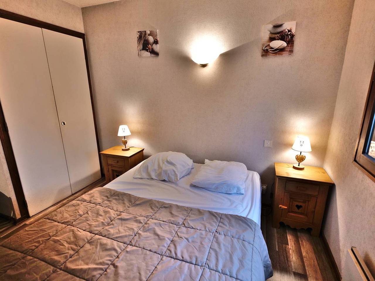 Entire apartment, Bright Savoyard 3-Room Apartment - 52m² - Sleeps 7 - Near Center & Ski Lifts in Le Grand-Bornand, Annecy region