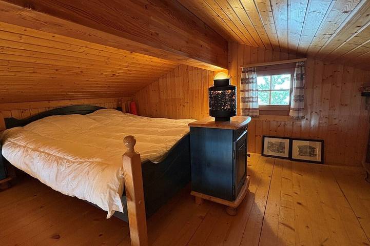 Chalet pour 6 personnes : 1 chambre double - 2 chambres avec lits superposés - salle de bain avec Wc in Grimentz, Anniviers