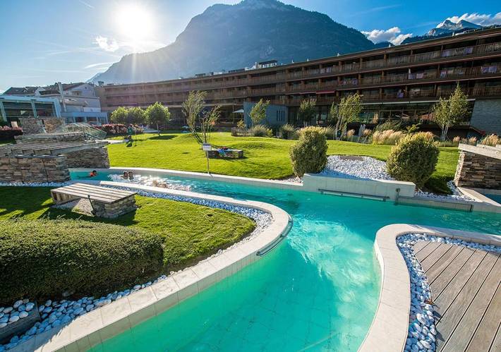 Hôtel pour 3 personnes, avec jardin et jacuzzi ainsi que sauna et piscine, animaux acceptés à Saillon