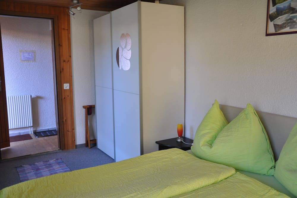 Entire apartment, Holiday in the Glarnerland in the heart of nature Apartment 1 \"Kaminzauber\" in Glarus Süd, Canton of Glarus