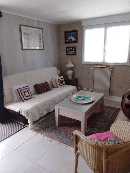 Appartement entier, One-Bedroom Apartment in Pont-l'Abbé, Côte de Cornouaille