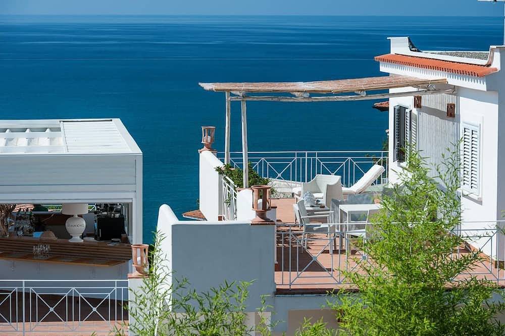Appartamento intero, Loggia   Appartamento  con grande terrazzo vista mare e piscina in Vibonati, Cilento