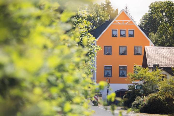 Hotel für 3 Personen, mit Terrasse und Garten sowie Ausblick in Rosenthal am Rennsteig