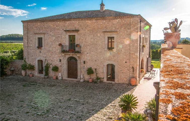 Casa vacanza per 30 persone, con Idromassaggio e Giardino nonché Piscina e Panorama in Sicilia