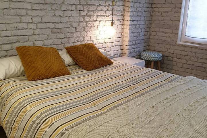 Ganze Wohnung, Gemütliches Loft mit Pool, 2 Doppelbetten und voll ausgestatteter Küche in Villanúa in Villanúa, Aragonesische Pyrenäen