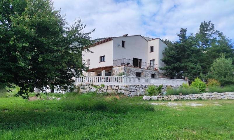 Gîte pour 6 personnes, avec Terrasse et Vue à Escragnolles