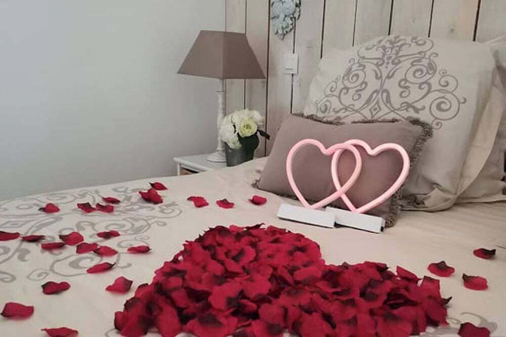 Romanticism, relaxation and exoticism with private Jacuzzi ideal for lovers in La Motte, Draguignan region