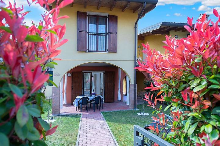 Chalet für 5 Personen, mit Garten und Balkon sowie Pool am Gardasee