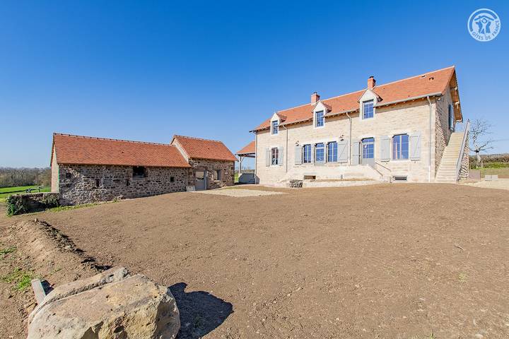 Gîte pour 8 personnes, avec jardin et terrasse à Martigny-le-Comte