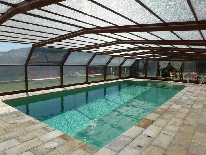 Gîte pour 8 personnes, avec vue ainsi que piscine et jardin à Beuda