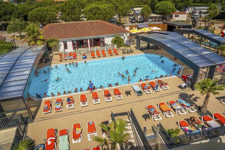 Wohnwagen für 6 Personen, mit Kinderpool