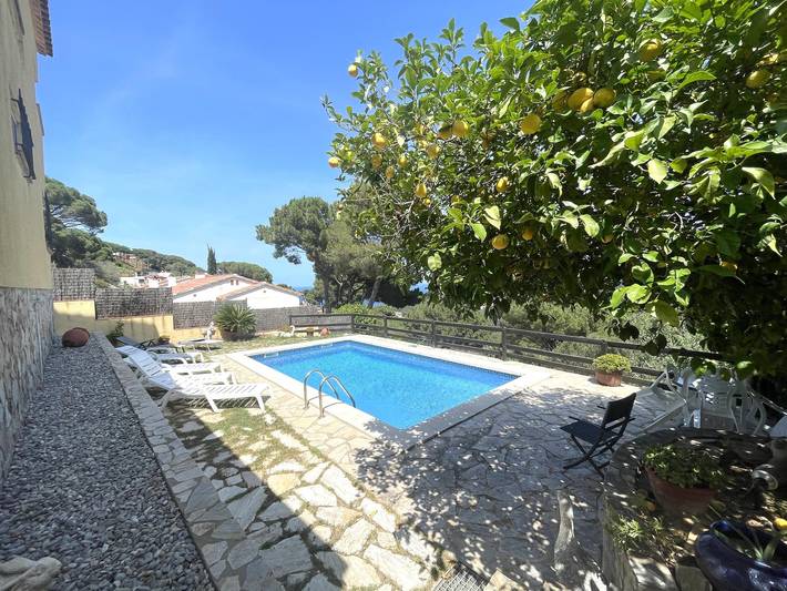 Villa pour 6 personnes, avec Balcon ainsi que Terrasse et Jardin à Begur