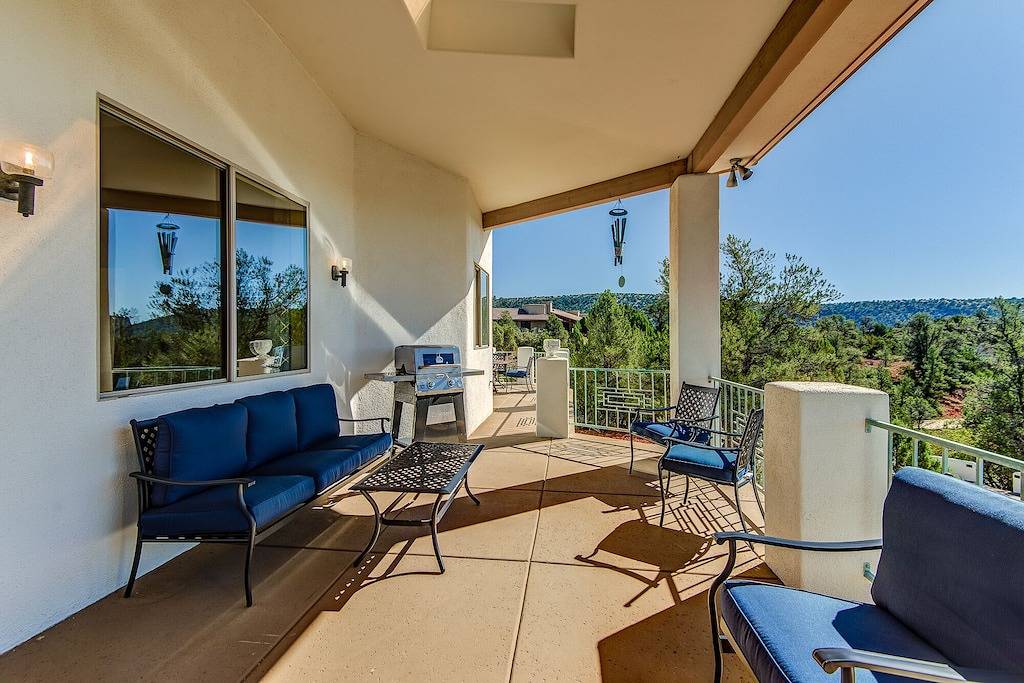 Sedona Blue Jay: Luxury 3Br home with private hot tub and stunning red rock views. in Sedona, Oak Creek Canyon