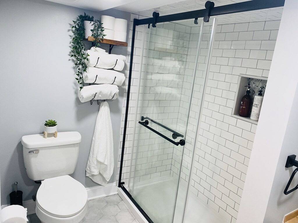 Ganze Wohnung, Stylish & Spacious Princeton Basement Apt with King Bed, Private Entrance in West Windsor Township, Mercer County