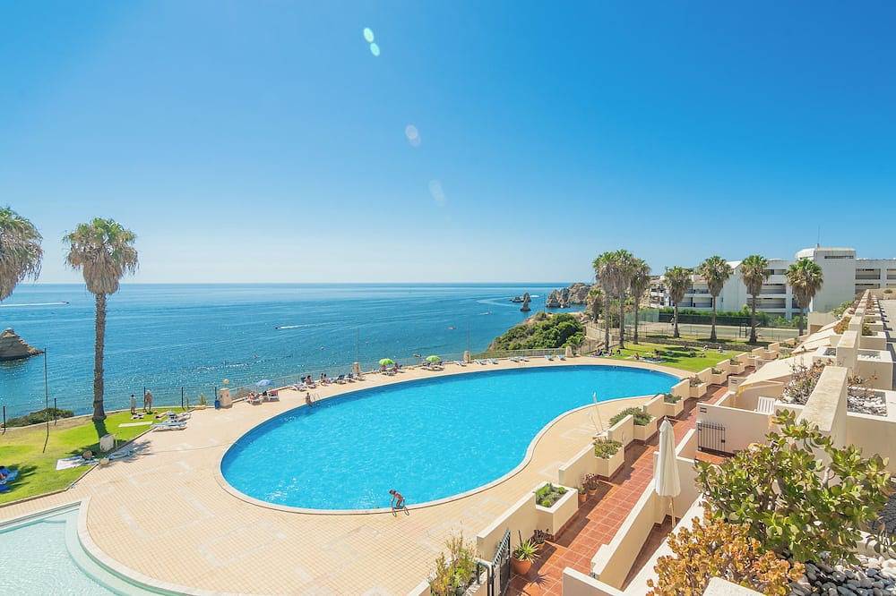 Entire apartment, Restored - communal swimming pool 100m away, beach 300m away, city center 450m. in Santa Maria, Lagos