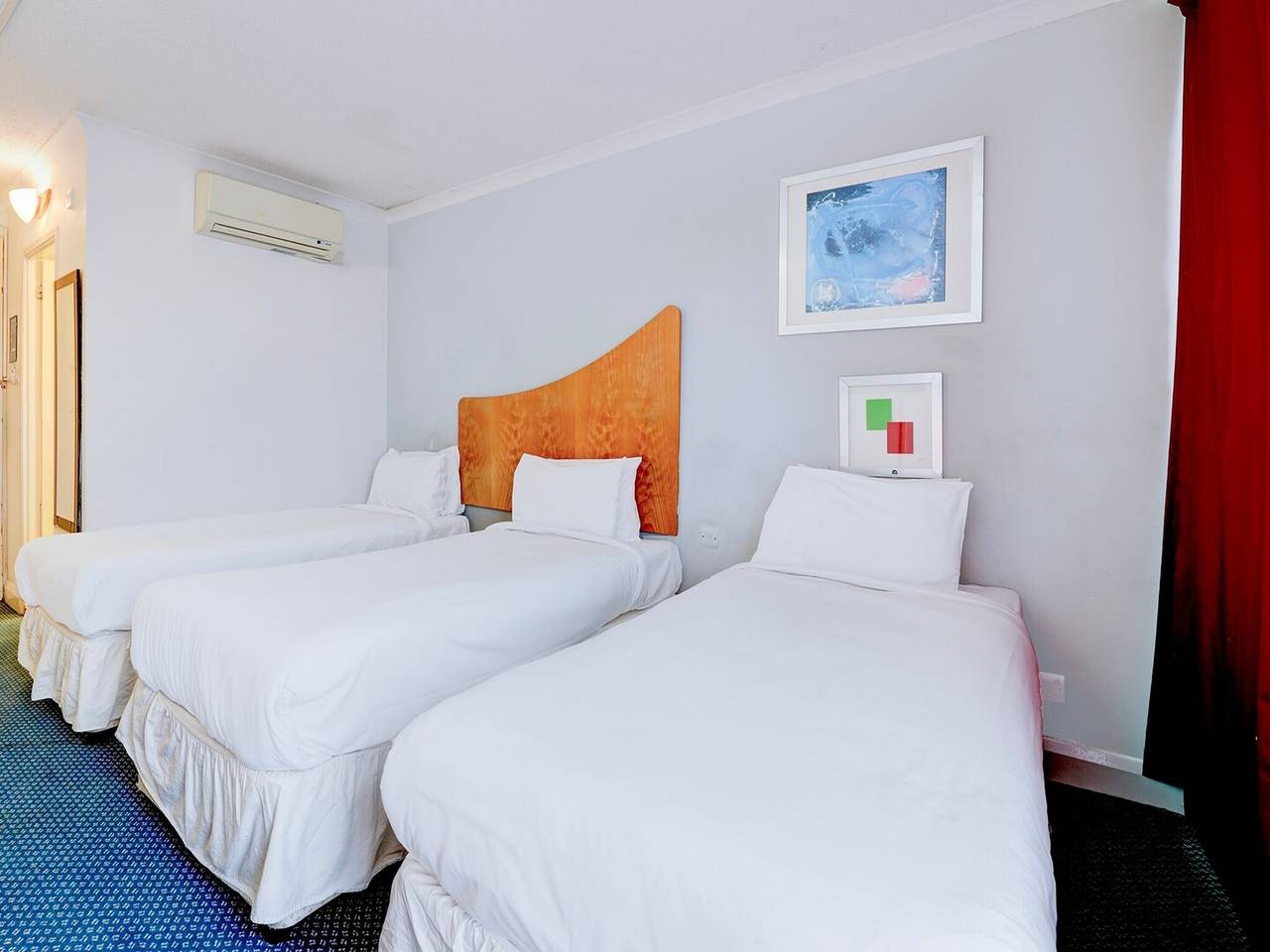 Standard -triple Room in Luton, Chiltern Hills