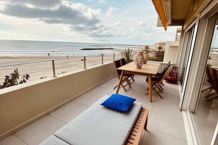 Ganze Wohnung, Appart. 80m2 + Terrace. Feet in the water. Carnon 1st line. Direct beach access in Carnon-Plage, Mauguio