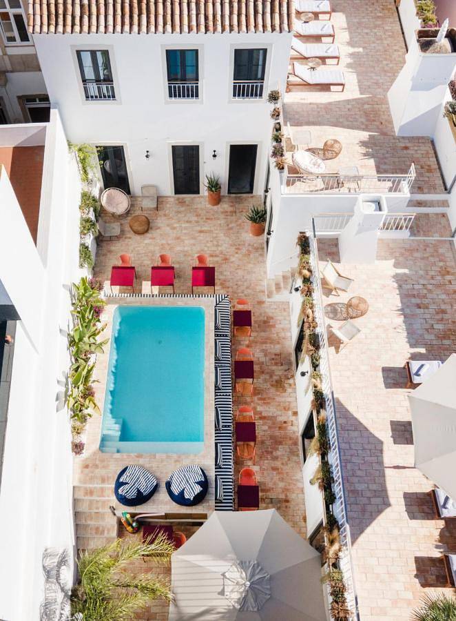 Villa voor 2 personen, with Terras and Tuin as well as Zwembad in Olhão