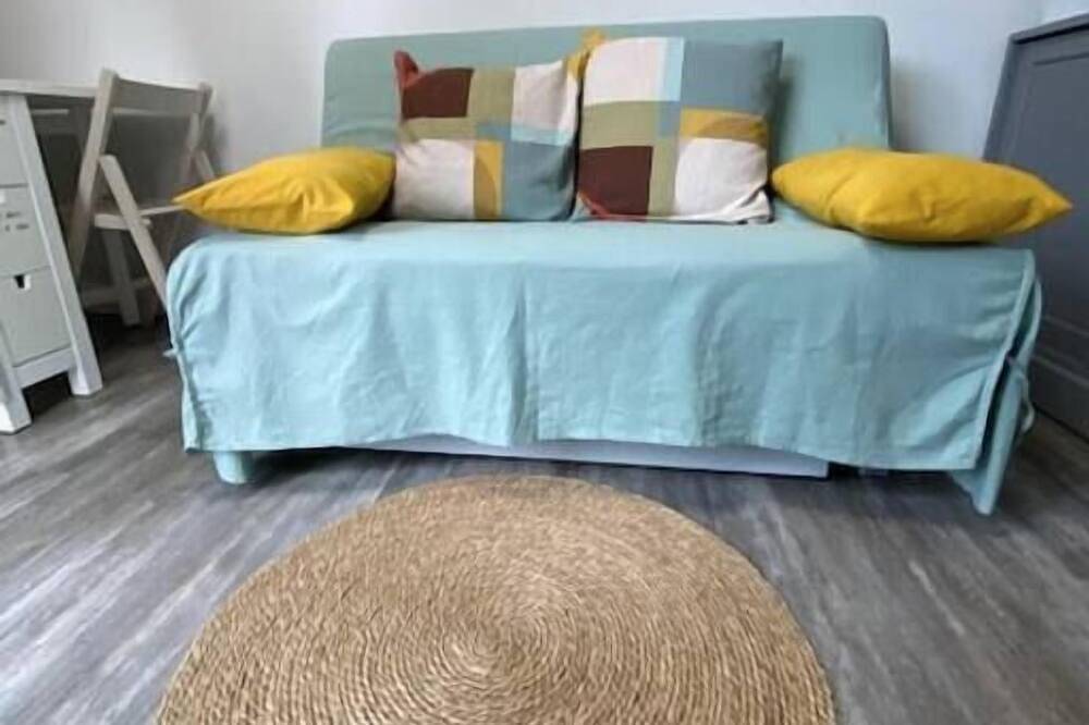 Studio de Jardin jusqu'à 4 Pers en face beaujolais in Montmerle-sur-Saône, Région de Bourg-en-Bresse