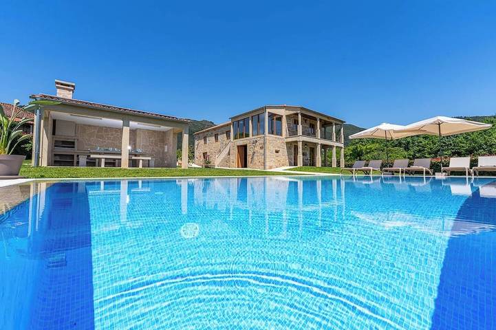 Location de vacances pour 10 personnes, avec balcon ainsi que jardin et piscine dans Moreira do Lima - 2