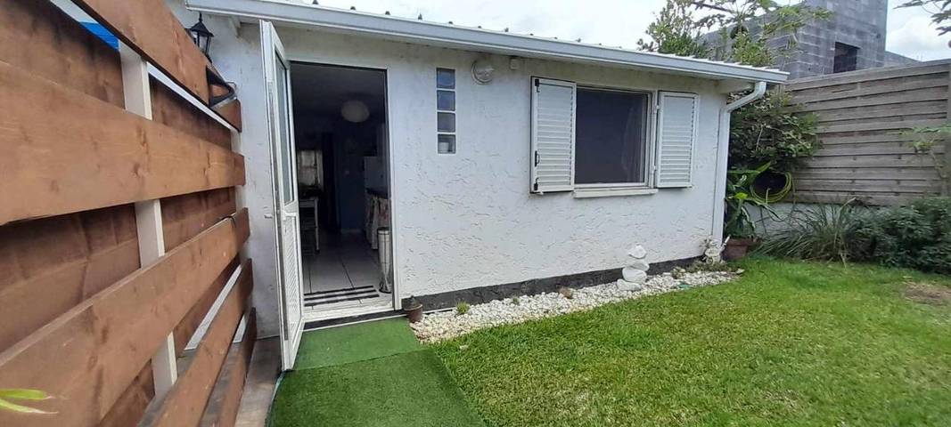 Gîte pour 4 personnes, avec piscine ainsi que jardin et terrasse dans Bois de Nèfles - 2