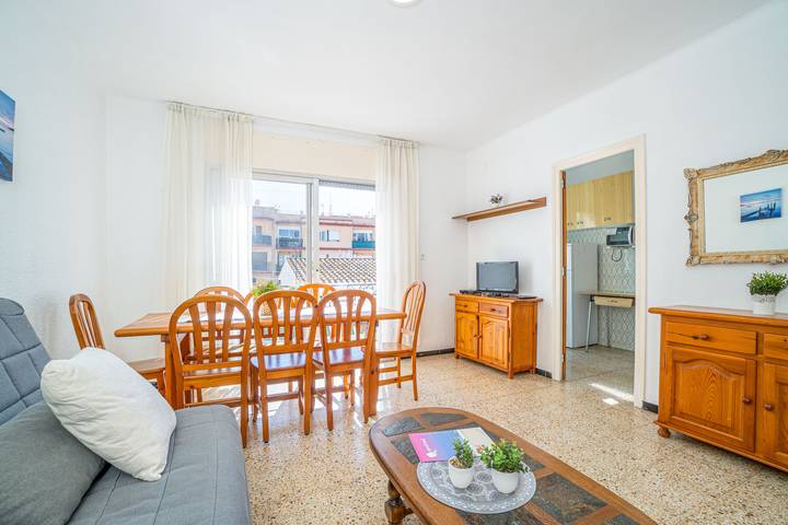 Location de vacances pour 7 personnes, avec terrasse à Roses