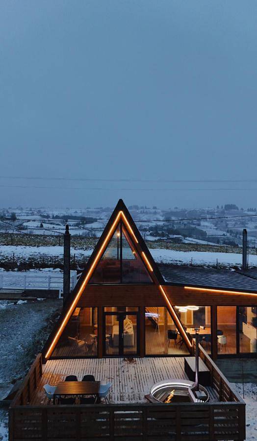 Location de vacances pour 8 personnes, avec jardin ainsi que terrasse et vue dans Mărișel - 2