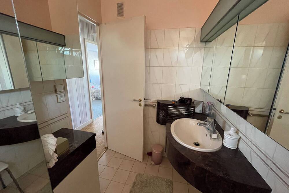 Entire apartment, Charming apartment Near Downtown Rueil. 20 minutes from La Défense, 45 minutes from Paris in Rueil-Malmaison, Hauts-de-Seine