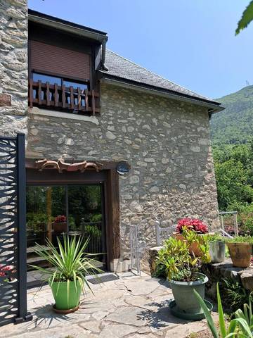 Gîte pour 4 personnes, avec jardin et vue, animaux acceptés à Cadéac