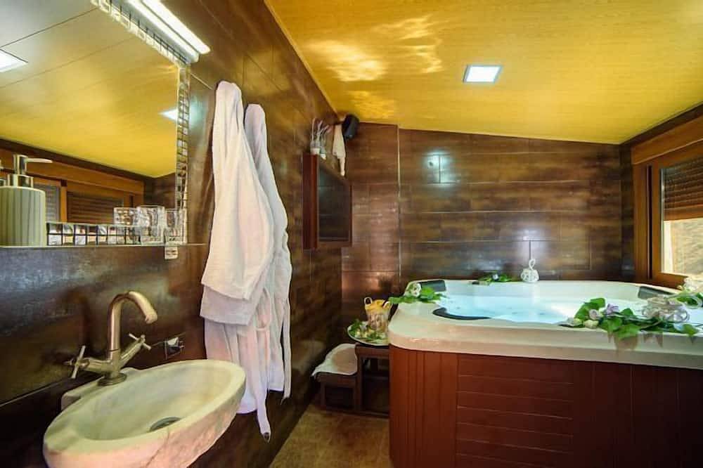 Casa Rural Romántica con Jacuzzi Privado para 2 personas.C. Al Revés in Laroya, Provincia de Almería