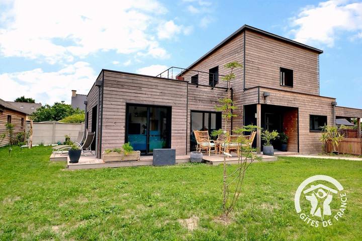 Chambre d’hôte pour 2 personnes, avec Terrasse ainsi que Jardin et Vue à Baguer-Pican