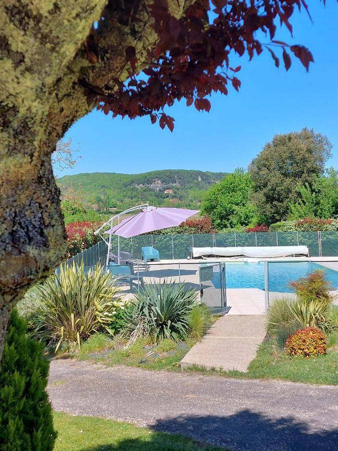 Location de vacances pour 4 personnes, avec jardin ainsi que vue et piscine, animaux acceptés à Vézac - 4