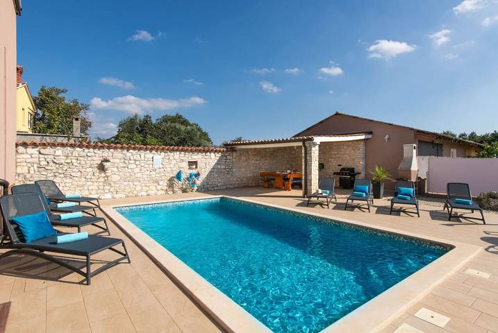 Ferienwohnung für 5 Personen, mit Garten und Pool