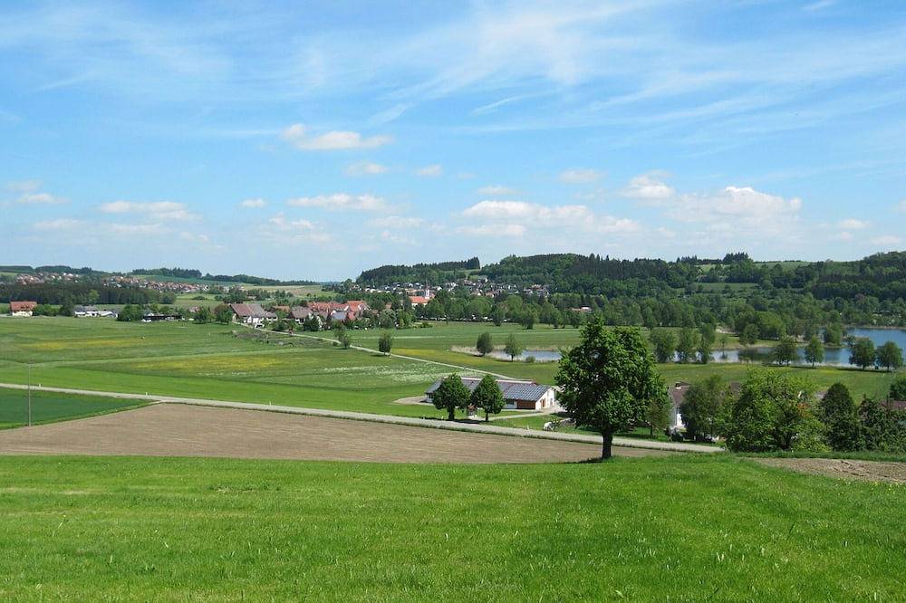 Wunderbares alleinstehendes Ferienhaus für 4 Gäste mit W-Lan, Tv, Terrasse und Panoramablick in Illmensee, Region Bodensee-Oberschwaben