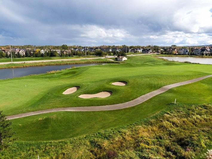 Vacation rental for 8 people, with hot tub and balcony as well as pool in Blue Mountain (Ontario)