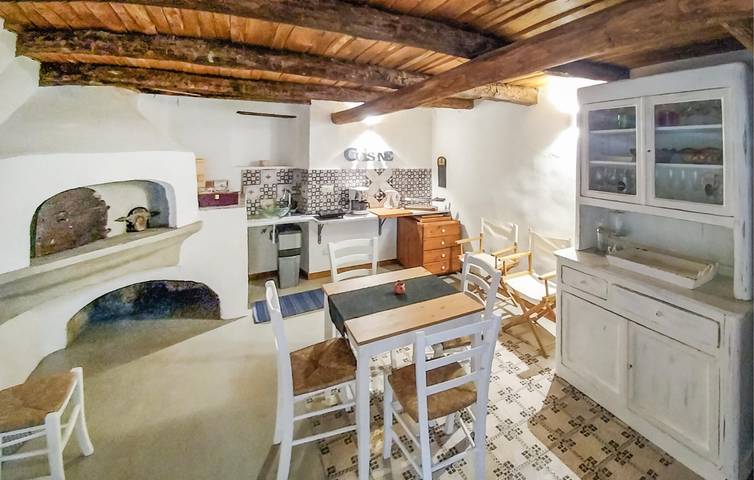 Accogliente appartamento con piscina vicino al centro città e al ristorante in Cava dei Tirreni, Costa tirrenica Campania