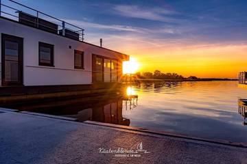 Hausboot für 4 Personen, mit Seeblick und Terrasse in Ribnitz-Damgarten