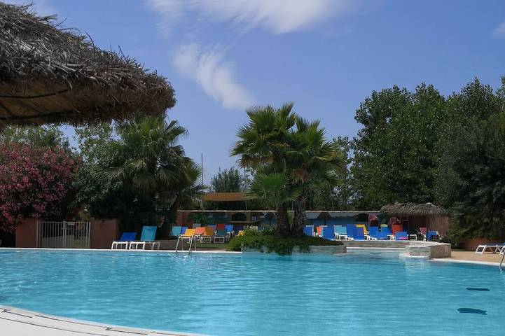 Camping pour 6 personnes, avec piscine