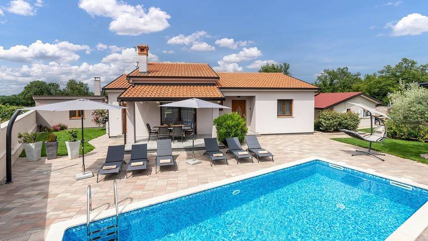 Villa für 6 Personen, mit Pool und Garten sowie Terrasse - 1