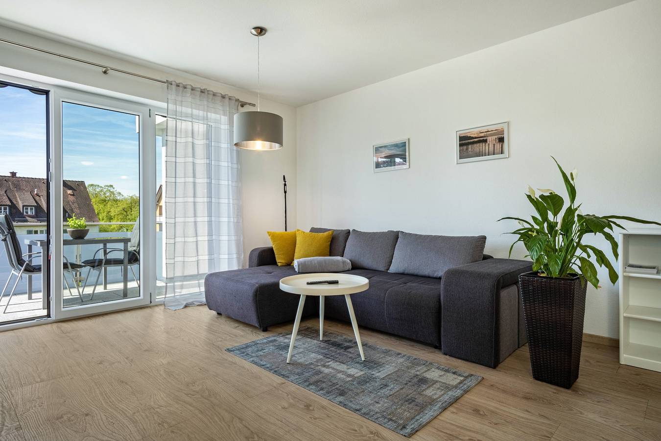 Ganze Wohnung, Ferienwohnung "Fink" mit Bergblick, Balkon und Wlan in Friedrichshafen, Region Bodensee-Oberschwaben