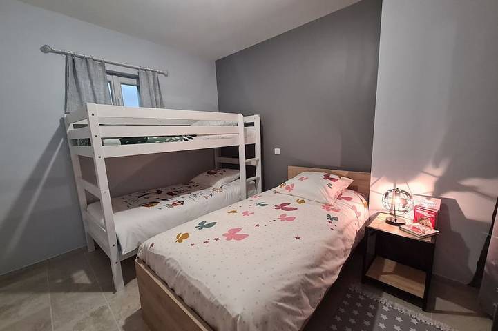 Gîte pour 5 personnes, avec terrasse dans Lye - 4