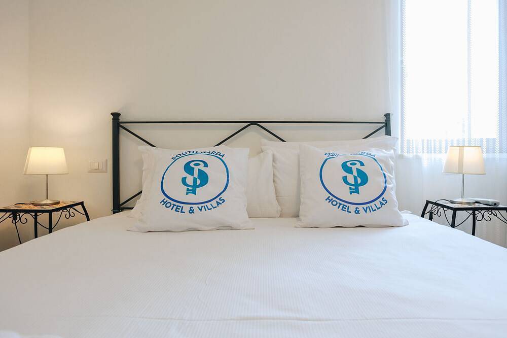 Sg Rooms - Casa Laura in Peschiera del Garda, Gardasee-Berge